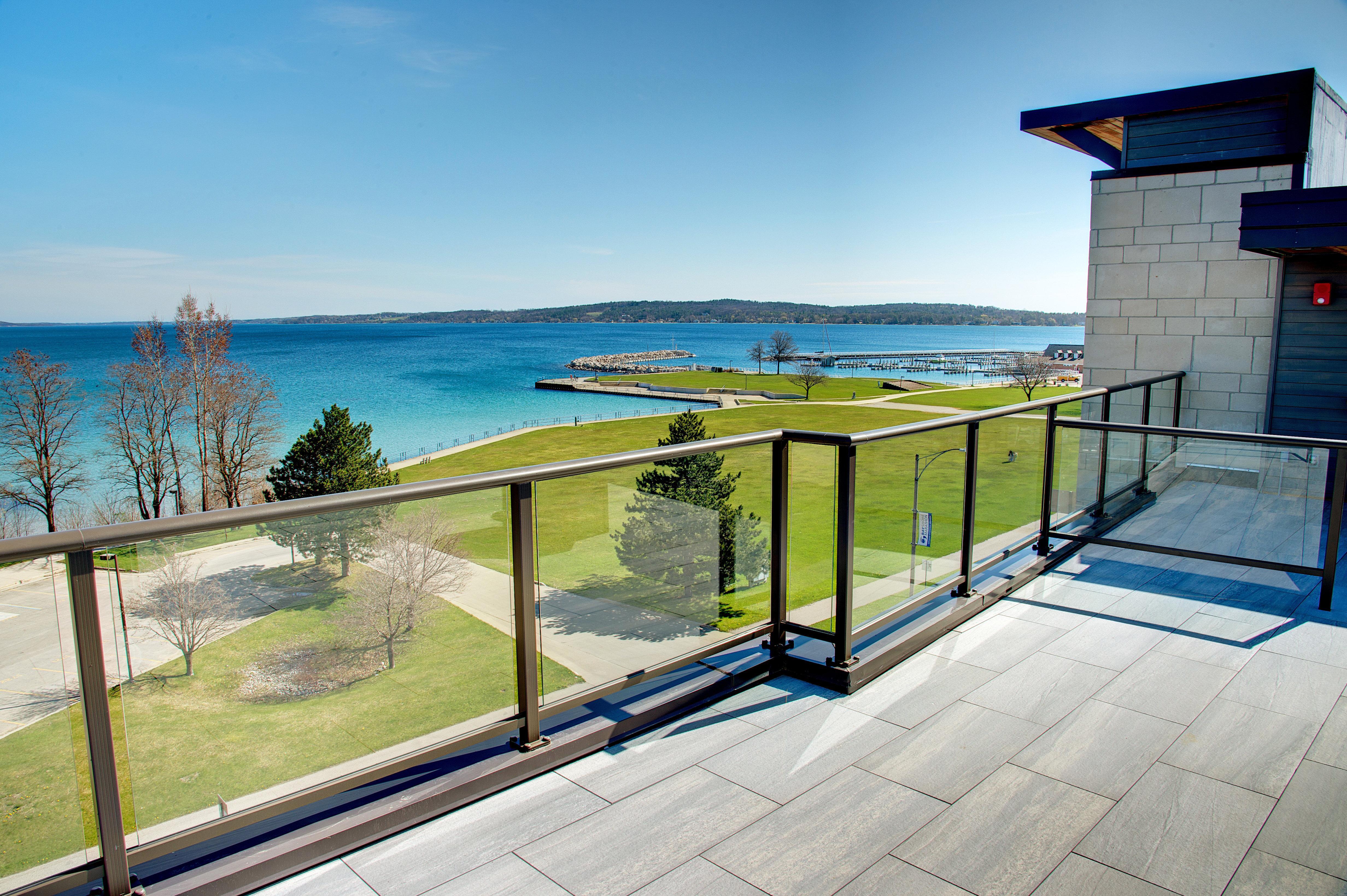 Hotel Indigo Traverse City By Ihg Экстерьер фото