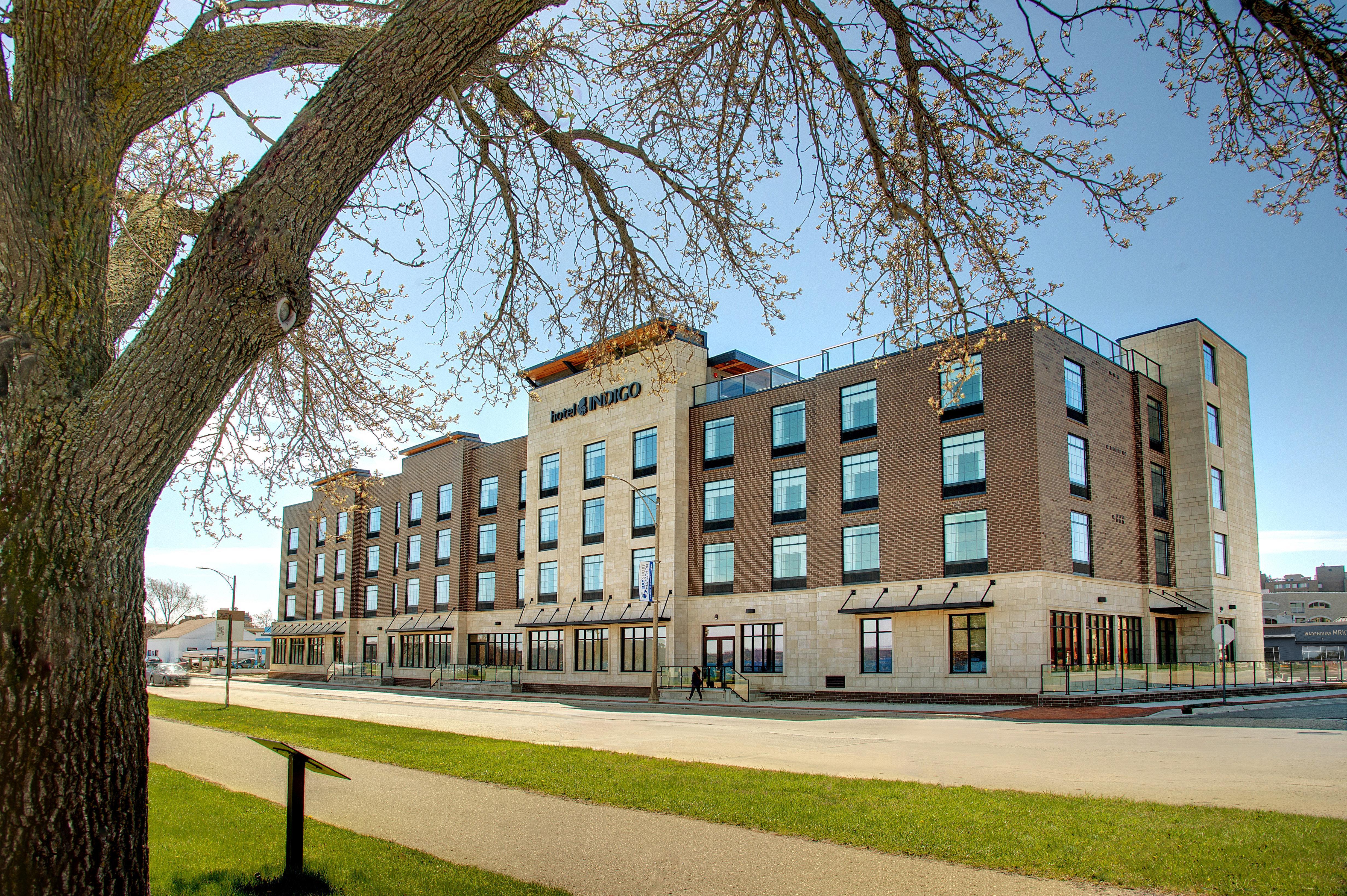 Hotel Indigo Traverse City By Ihg Экстерьер фото