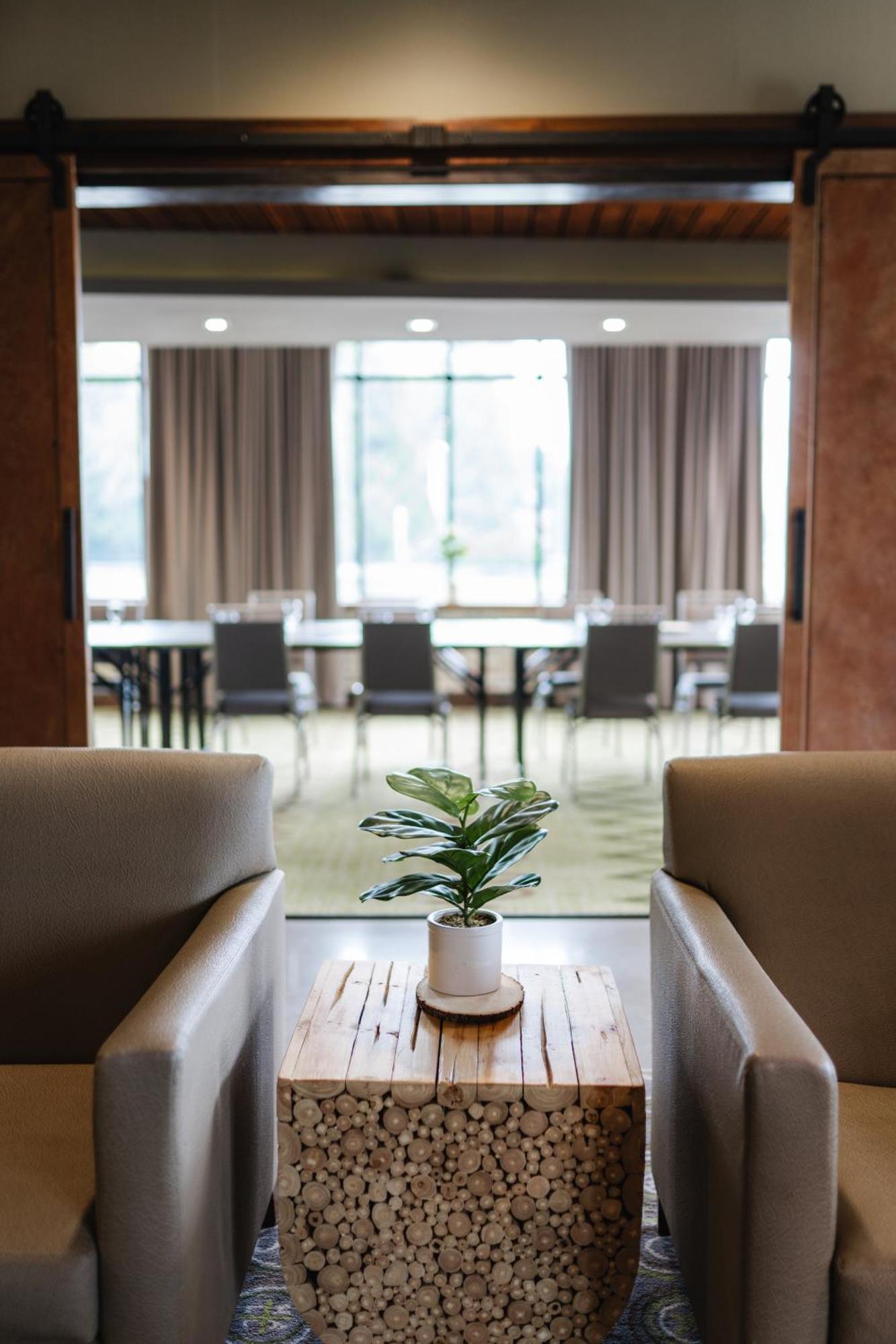 Hotel Indigo Traverse City By Ihg Экстерьер фото